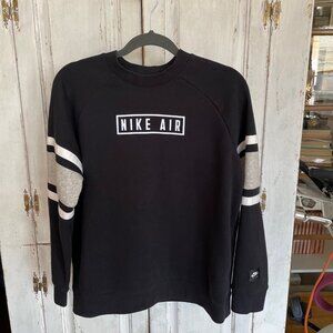 Nike Air Boys Black w/Gray & White Stripe Sleeve Crew NeckPullover XL Sweatshirt